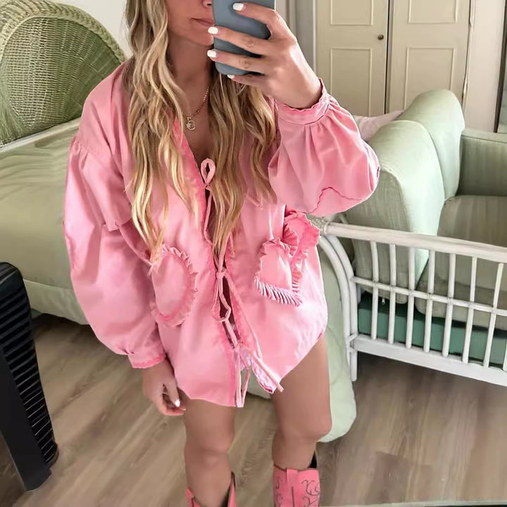 Kvinnors Lekfull Blus med Hjärtapplikationer och Volangdetaljer Mirla-Eva Jonsson