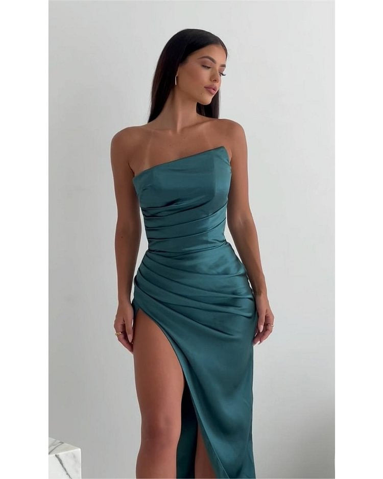 Kvinnors Lyx Maxi Klänning med Off-Shoulder Design och Hög Slits-Eva Jonsson