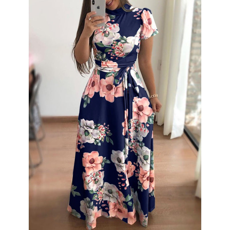 Kvinnors Maxi Klänning med Elegant Blommig Omslagsdesign och Kurvförstärkande Skärning Mirla-Eva Jonsson