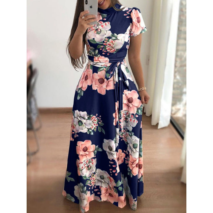 Kvinnors Maxi Klänning med Elegant Blommig Omslagsdesign och Kurvförstärkande Skärning Mirla-Eva Jonsson
