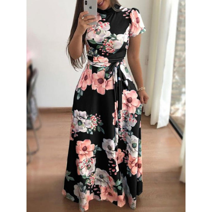 Kvinnors Maxi Klänning med Elegant Blommig Omslagsdesign och Kurvförstärkande Skärning Mirla-Eva Jonsson