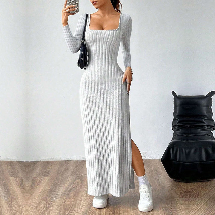 Kvinnors Maxi Klänning med Elegant Ribbad Stickning och Chic Slits Mirla-Eva Jonsson