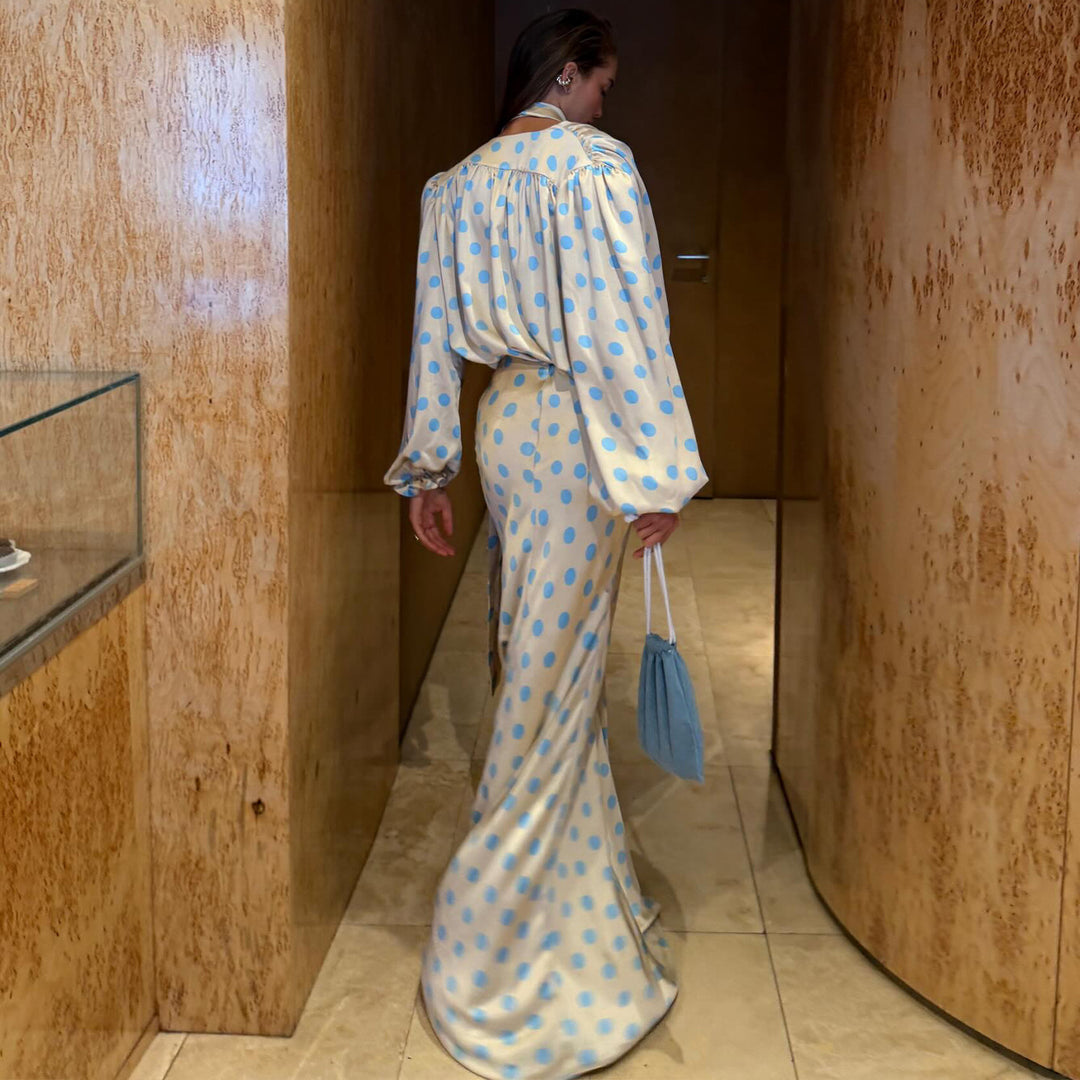 Kvinnors Maxiklänning med Eleganta Puffärmar och Lekfullt Prickigt Mönster-Eva Jonsson