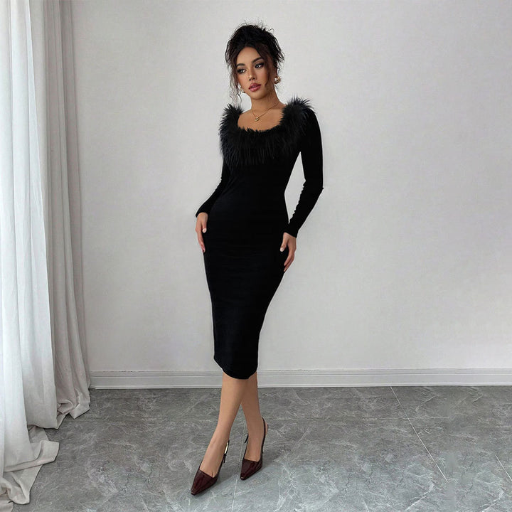 Kvinnors Midi Klänning med Elegant Fjäderdekoration och Sidoslits Mirla-Eva Jonsson