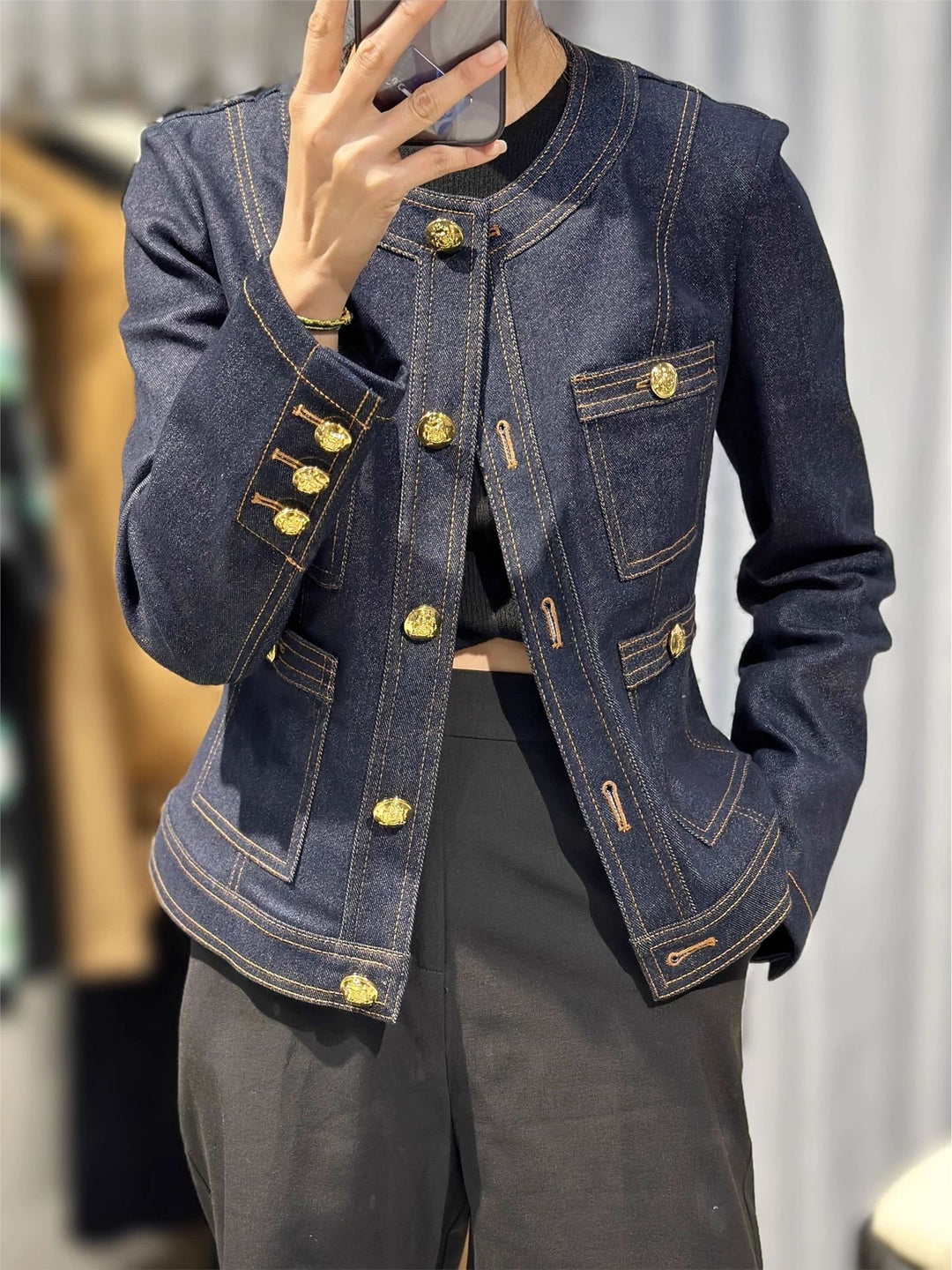 Kvinnors Mode Denimjacka med Guldknappar Mirla-Eva Jonsson