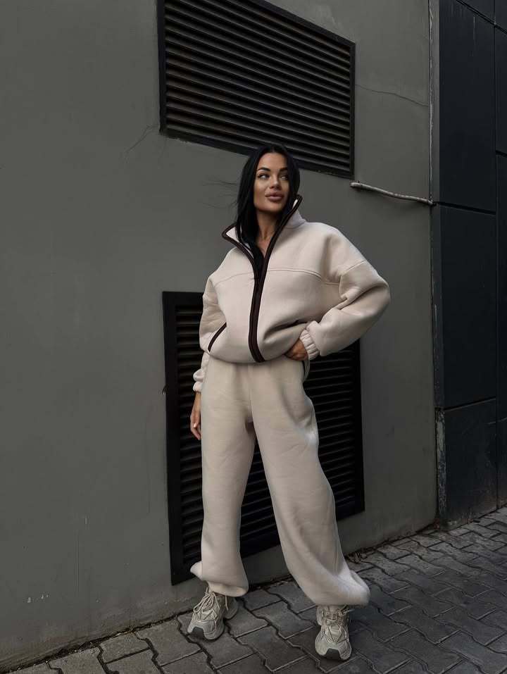 Kvinnors Mode Fleece Träningsoverall med Hög Krage och Känguruficka Mirla-Eva Jonsson