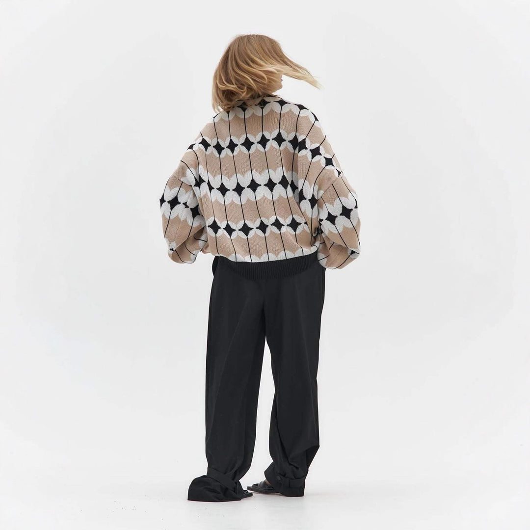 Kvinnors Mönstrad Oversized Tröja med Voluminösa Ärmar och Elastiska Manschetter Mirla-Eva Jonsson