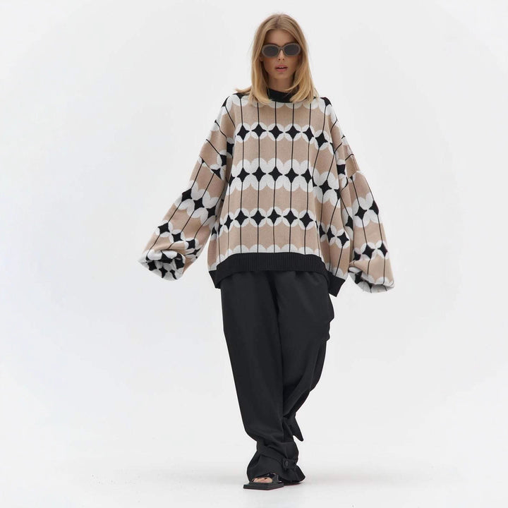 Kvinnors Mönstrad Oversized Tröja med Voluminösa Ärmar och Elastiska Manschetter Mirla-Eva Jonsson