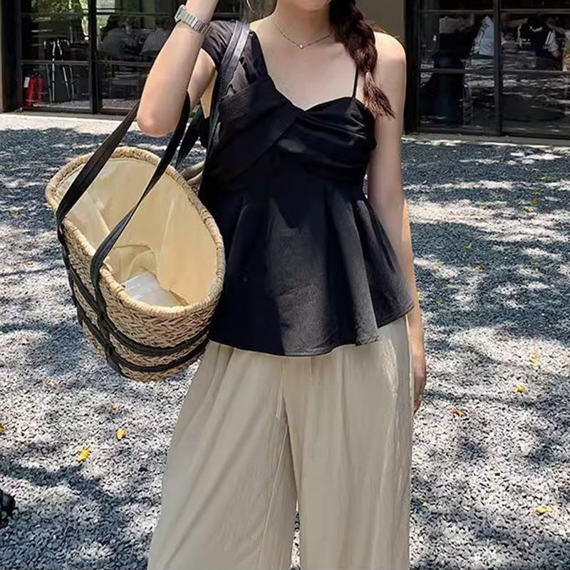 Kvinnors Off-Shoulder Blus med Modernt Draperi och Knytt Detalj-Eva Jonsson
