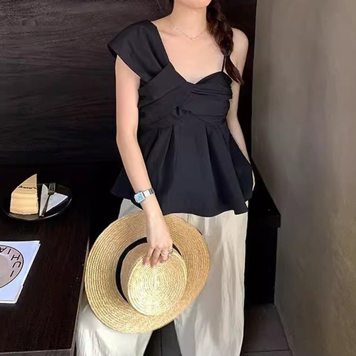 Kvinnors Off-Shoulder Blus med Modernt Draperi och Knytt Detalj-Eva Jonsson