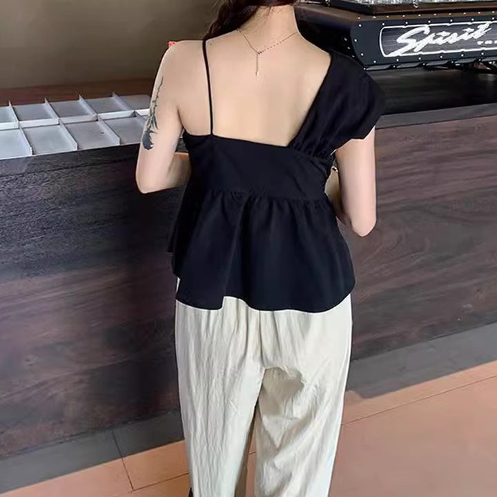 Kvinnors Off-Shoulder Blus med Modernt Draperi och Knytt Detalj-Eva Jonsson