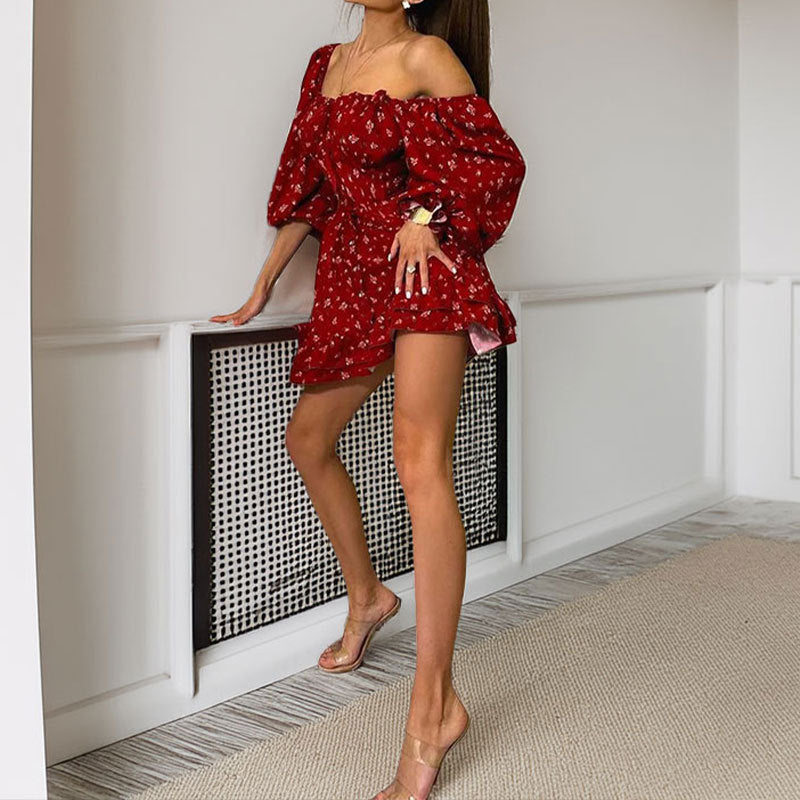 Kvinnors Off-Shoulder Klänning med Blommönster och Volangdetaljer Mirla-Eva Jonsson