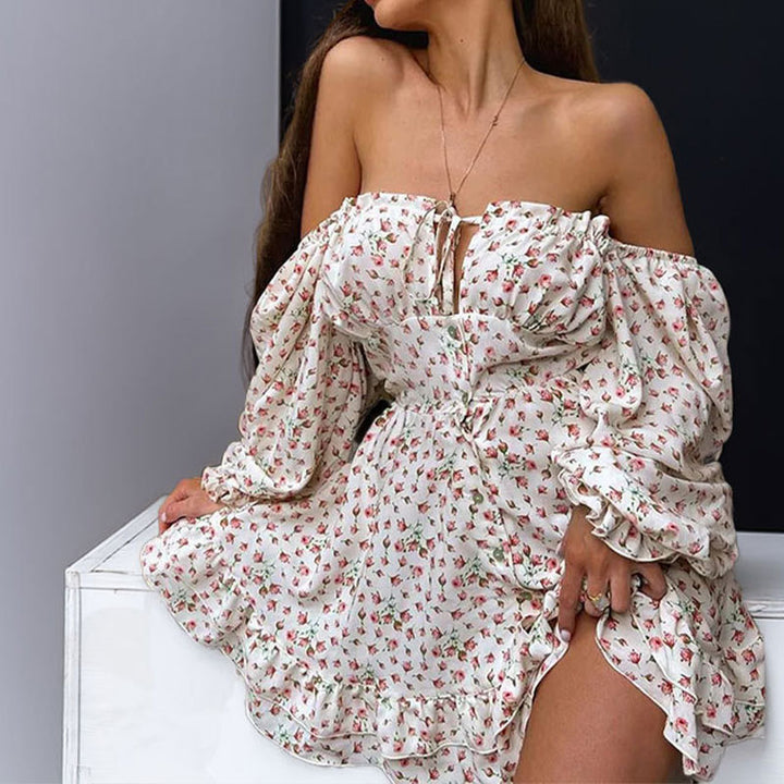 Kvinnors Off-Shoulder Klänning med Blommönster och Volangdetaljer Mirla-Eva Jonsson