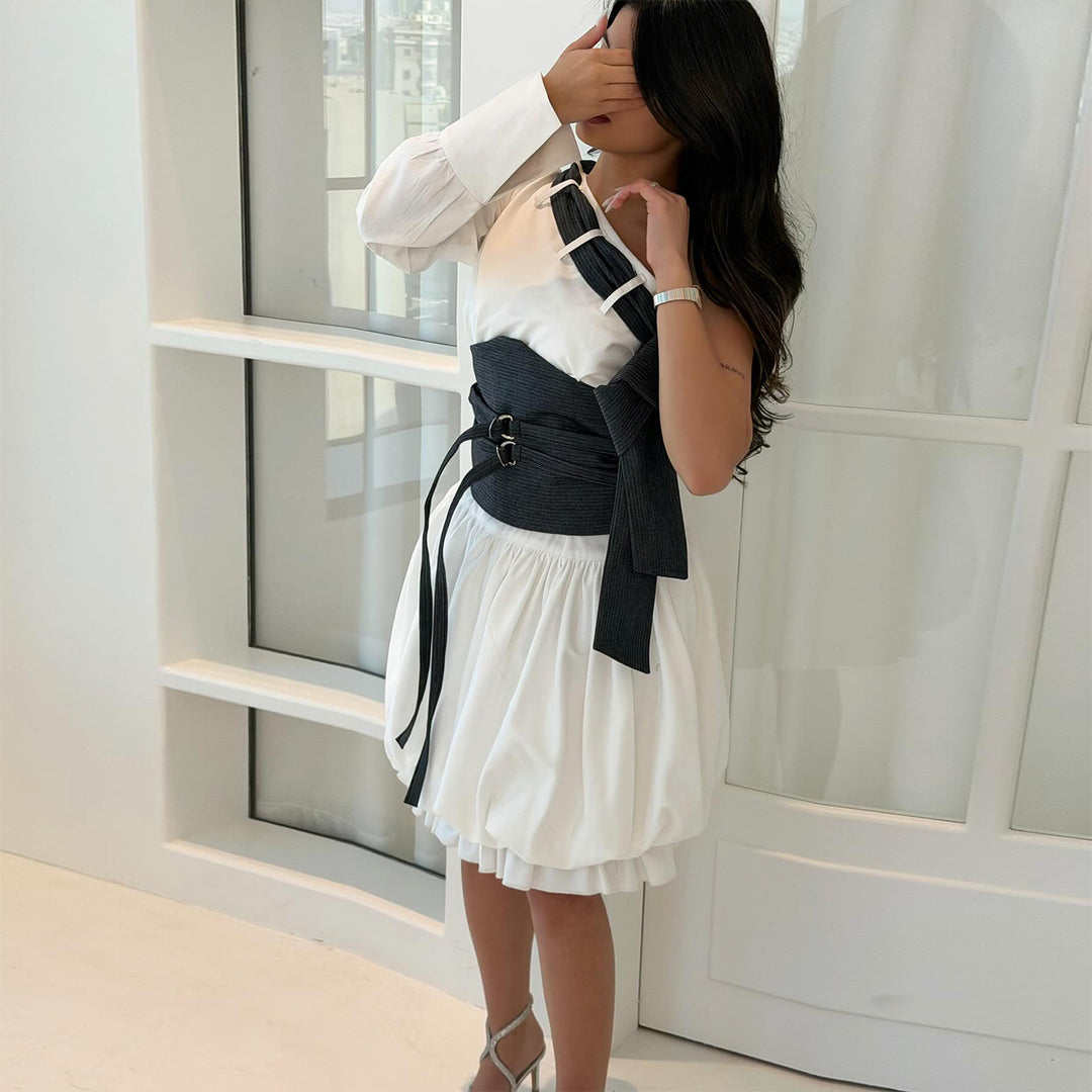 Kvinnors Off-Shoulder Klänning med Innovativ Midja Bodice och Voluminös Kjol-Eva Jonsson