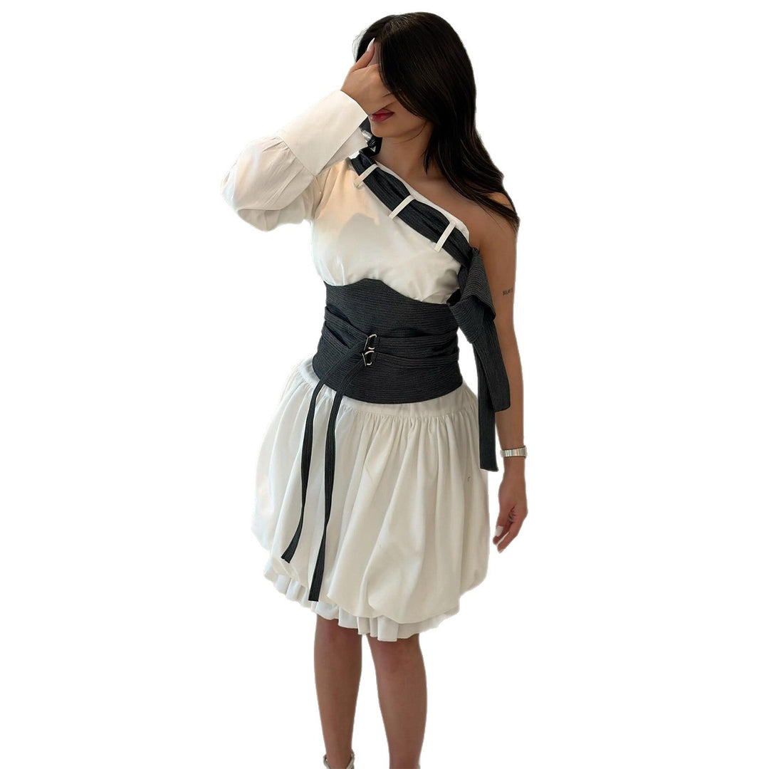 Kvinnors Off-Shoulder Klänning med Innovativ Midja Bodice och Voluminös Kjol-Eva Jonsson