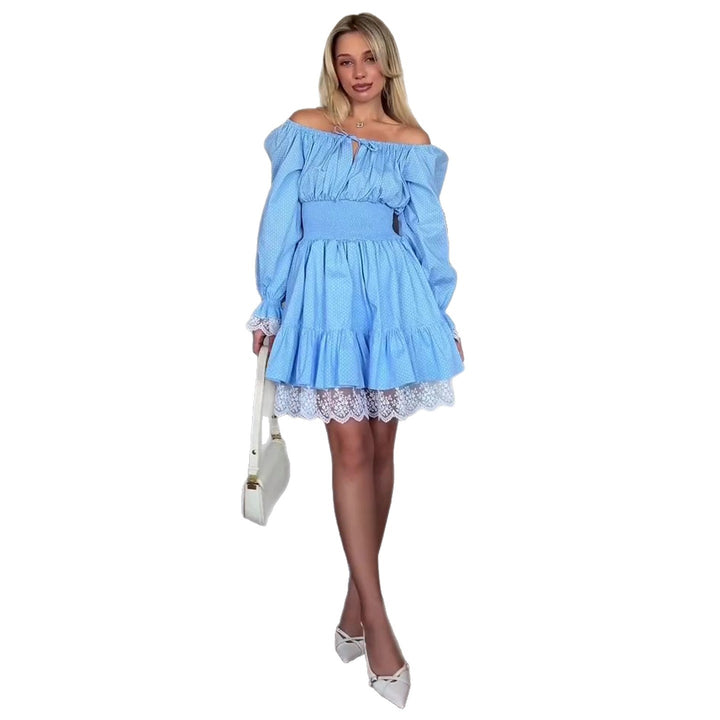 Kvinnors Off-Shoulder Klänning med Voluminösa Ruffle Detaljer och Spetskant-Eva Jonsson
