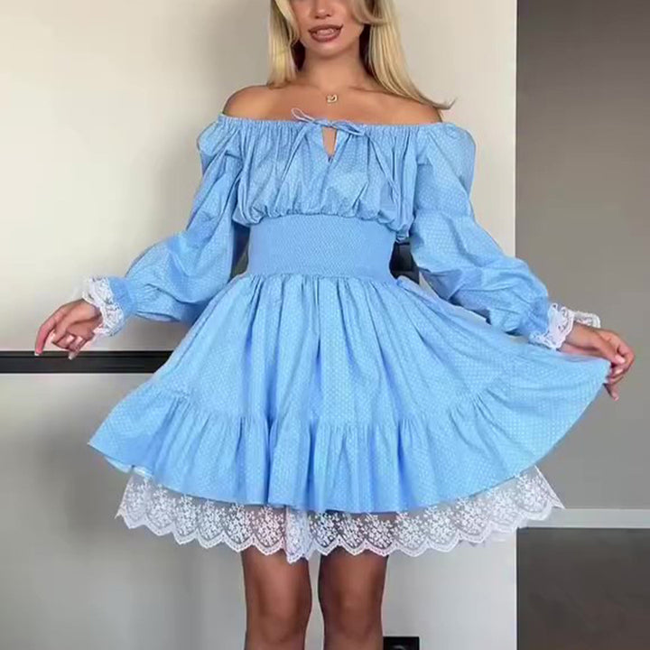 Kvinnors Off-Shoulder Klänning med Voluminösa Ruffle Detaljer och Spetskant-Eva Jonsson