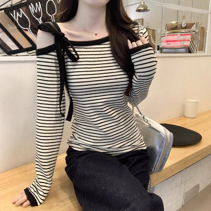 Kvinnors Off-Shoulder Långärmad Skjorta med Lekfulla Knyt-Detaljer-Eva Jonsson
