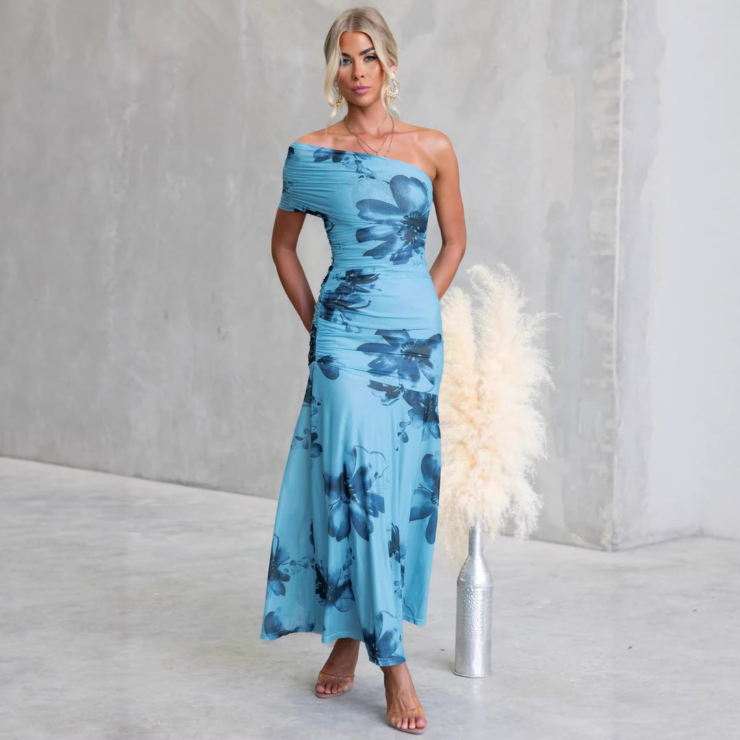 Kvinnors Off-Shoulder Maxi Klänning med Blommiga Detaljer och Volangdesign-Eva Jonsson