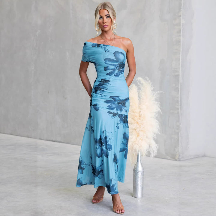 Kvinnors Off-Shoulder Maxi Klänning med Blommiga Detaljer och Volangdesign-Eva Jonsson