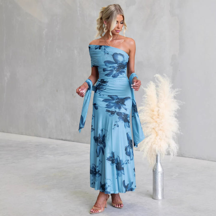 Kvinnors Off-Shoulder Maxi Klänning med Blommiga Detaljer och Volangdesign-Eva Jonsson