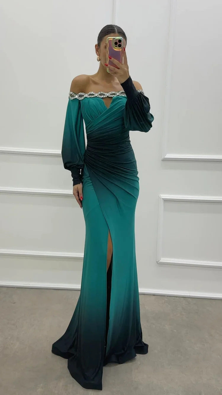 Kvinnors Off-Shoulder Maxi Klänning med Elegant Drapering och Glittrande Accenter Mirla-Eva Jonsson