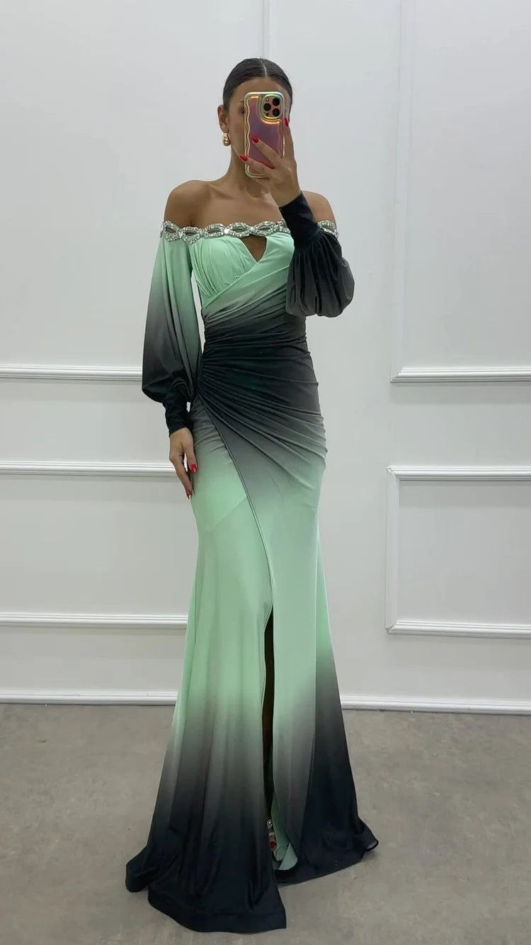 Kvinnors Off-Shoulder Maxi Klänning med Elegant Drapering och Glittrande Accenter Mirla-Eva Jonsson