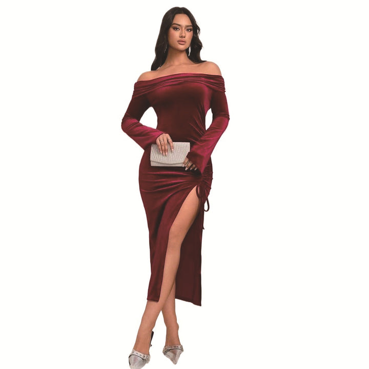 Kvinnors Off-Shoulder Maxi Klänning med Sidslits och Läckra Volangdetaljer Mirla-Eva Jonsson