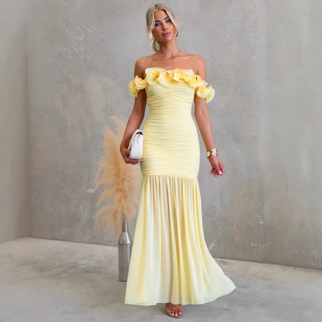 Kvinnors Off-Shoulder Maxi Klänning med Voluminösa Ruffle Detaljer och Elegant Midjeutskärning-Eva Jonsson