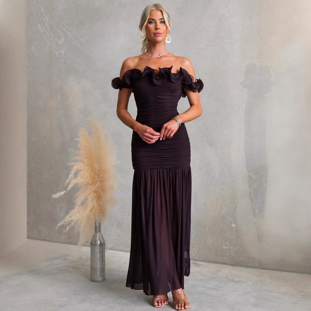 Kvinnors Off-Shoulder Maxi Klänning med Voluminösa Ruffle Detaljer och Elegant Midjeutskärning-Eva Jonsson