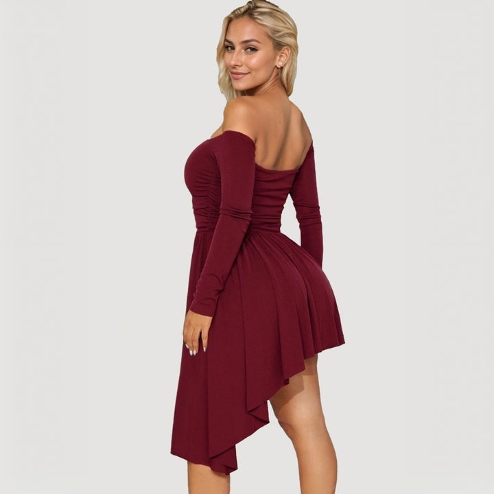 Kvinnors Off-Shoulder Midi Klänning med Asymmetrisk Skrivkant och Långa Ärmar Mirla-Eva Jonsson