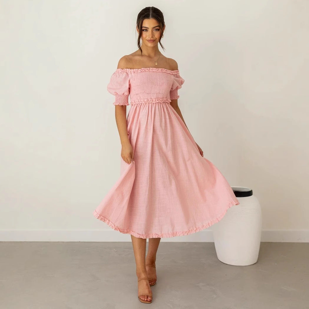 Kvinnors Off-Shoulder Midi Klänning med Luftig Silhuett och Volangdetaljer Mirla-Eva Jonsson