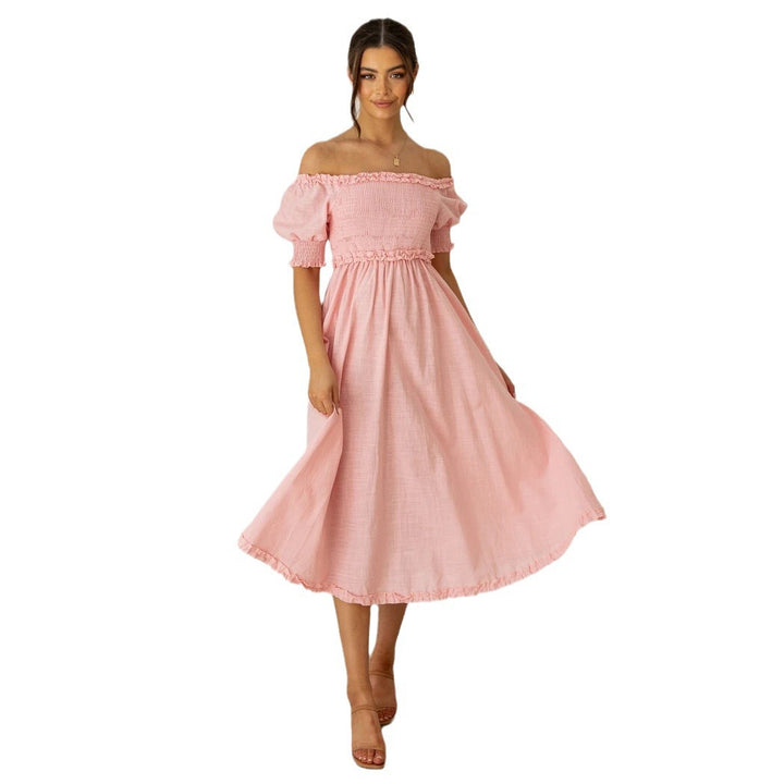 Kvinnors Off-Shoulder Midi Klänning med Luftig Silhuett och Volangdetaljer Mirla-Eva Jonsson