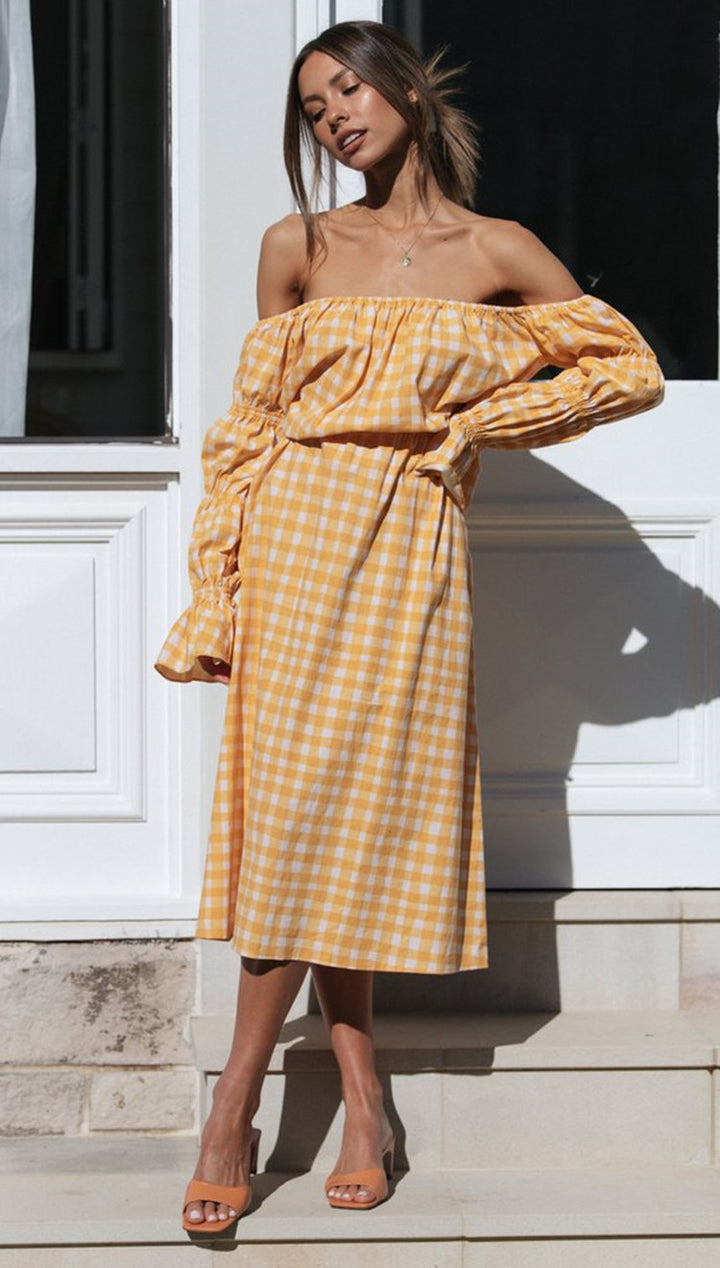 Kvinnors Off-Shoulder Midi Klänning med Rutigt Mönster och Elastisk Midja Mirla-Eva Jonsson