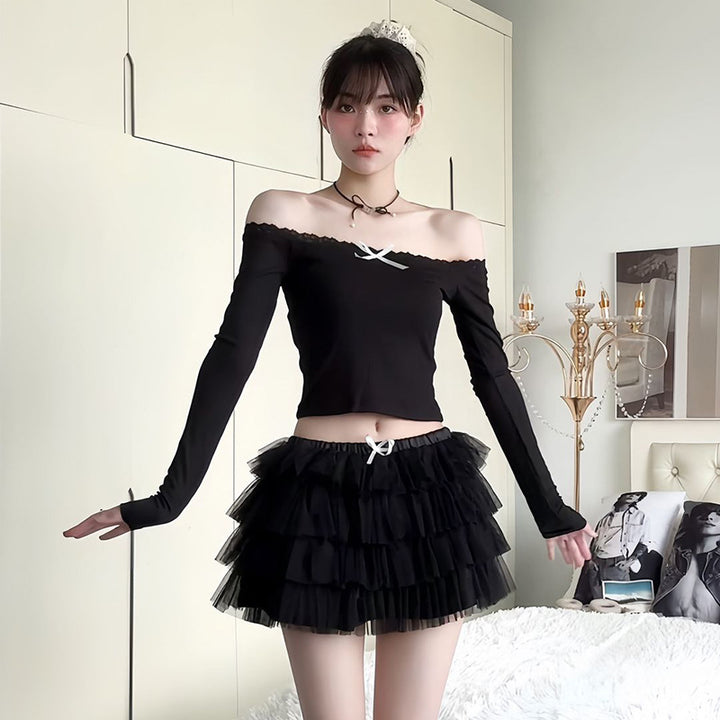 Kvinnors Off-Shoulder Skjorta med Spetsdetaljer och Fitted Cut-Eva Jonsson