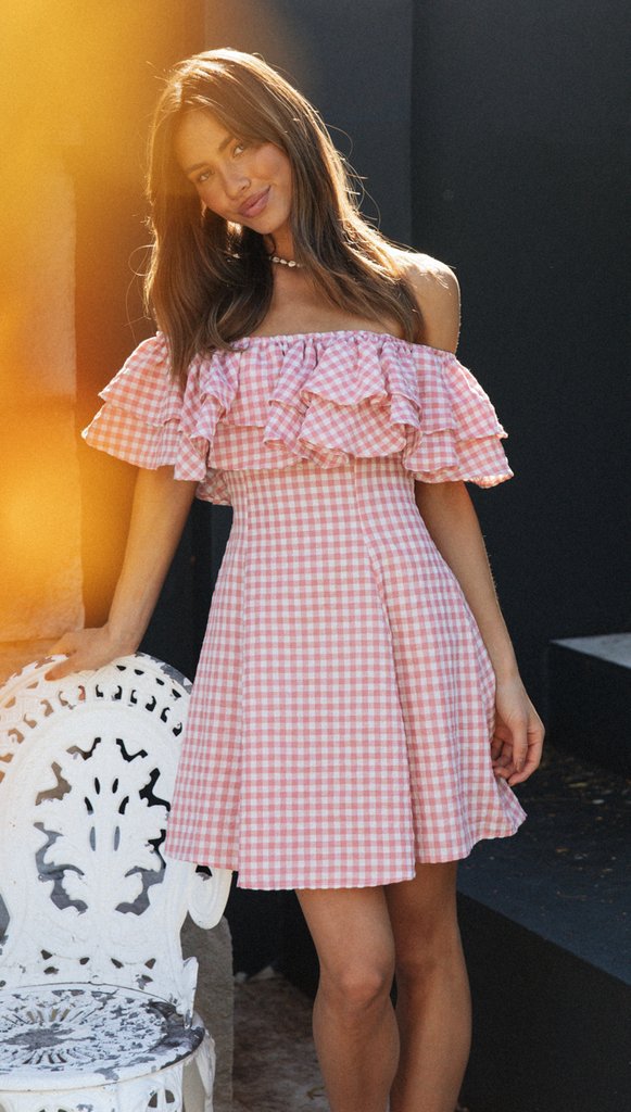 Kvinnors Off-Shoulder Sommardress med Volanger och Söt Rutigt Mönster Mirla-Eva Jonsson