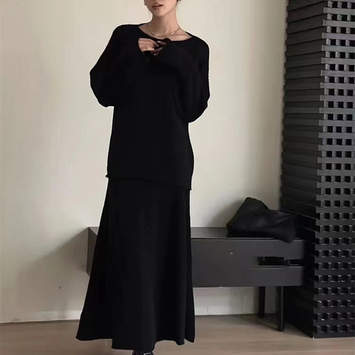 Kvinnors Off-Shoulder Stickad Klänning i Avslappnad Stil med Flowande Snitt Mirla-Eva Jonsson