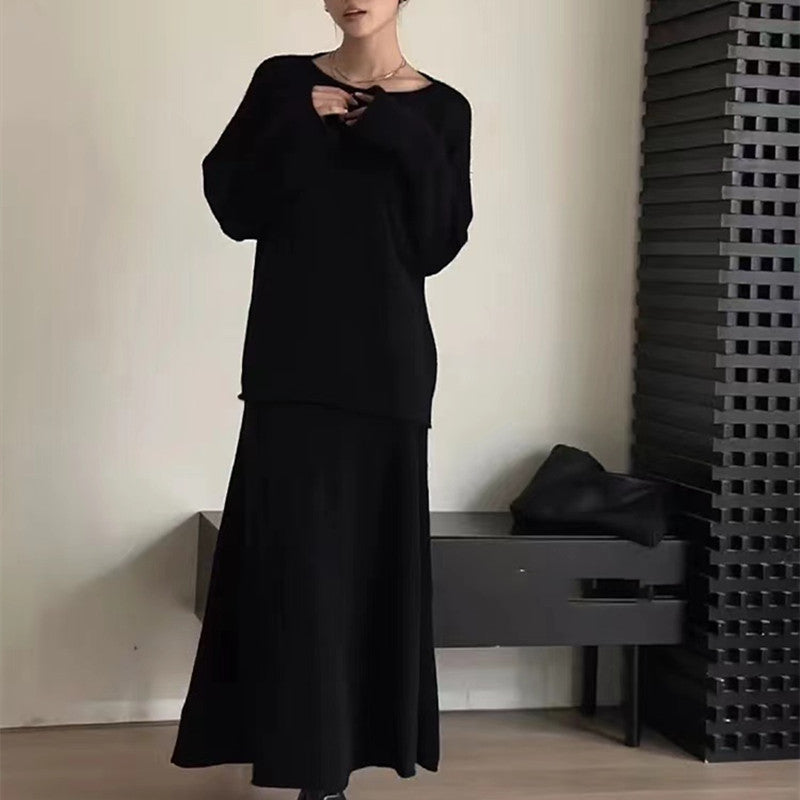 Kvinnors Off-Shoulder Stickad Klänning i Avslappnad Stil med Flowande Snitt Mirla-Eva Jonsson