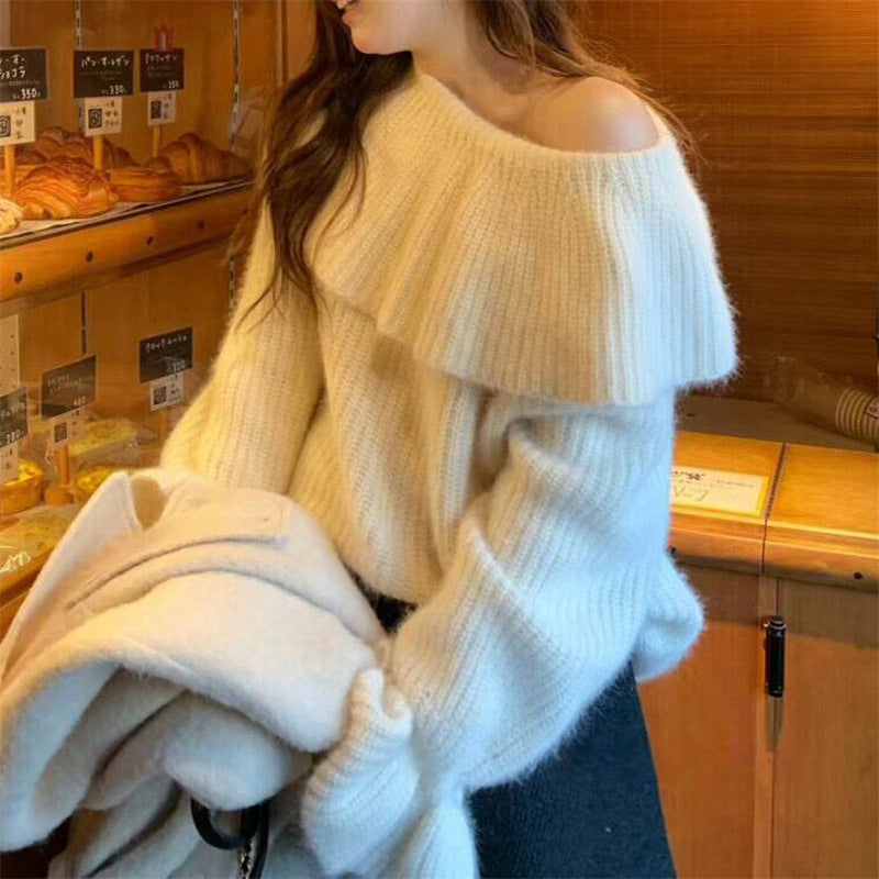 Kvinnors Off-Shoulder Sweater gjord av 粗糙 Knitting Mirla-Eva Jonsson