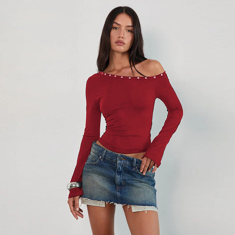 Kvinnors Off-Shoulder Topp med Moderiktiga Knappar och Figursydd Klipp-Eva Jonsson