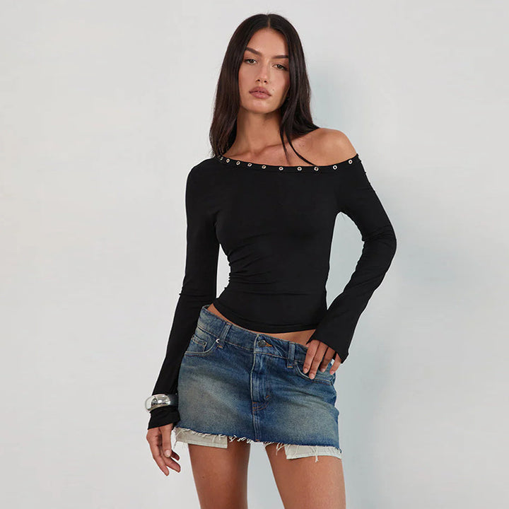 Kvinnors Off-Shoulder Topp med Moderiktiga Knappar och Figursydd Klipp-Eva Jonsson