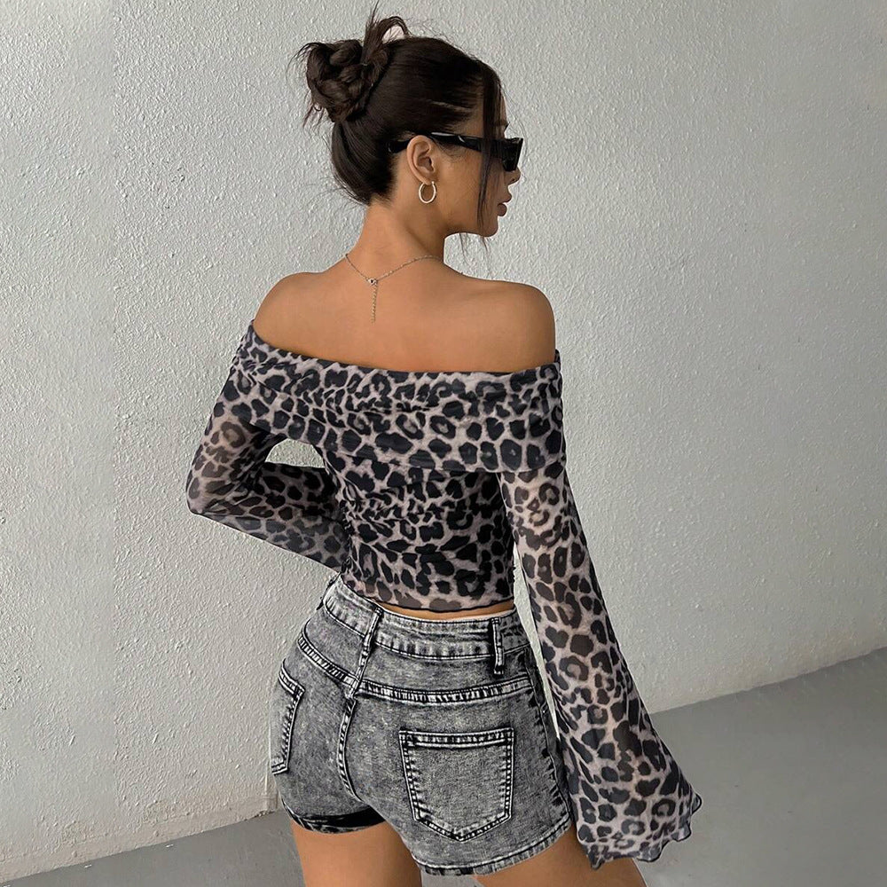 Kvinnors Off-Shoulder Topp med U-båtsärmar och Leopardtryck Mirla-Eva Jonsson