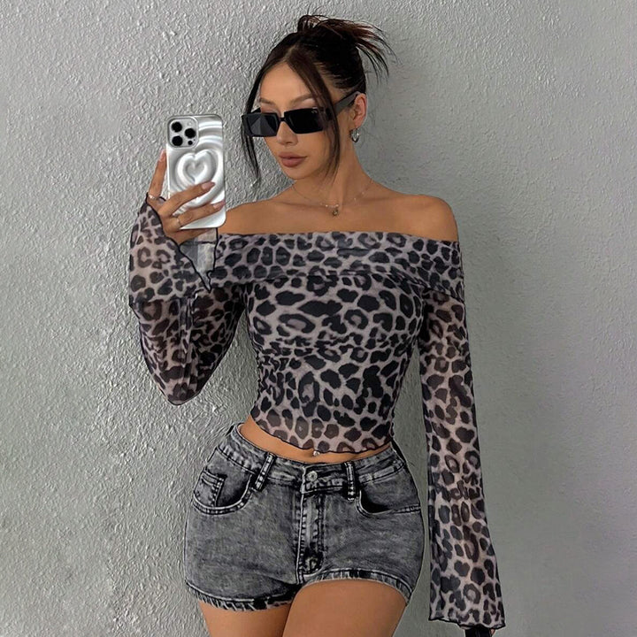Kvinnors Off-Shoulder Topp med U-båtsärmar och Leopardtryck Mirla-Eva Jonsson