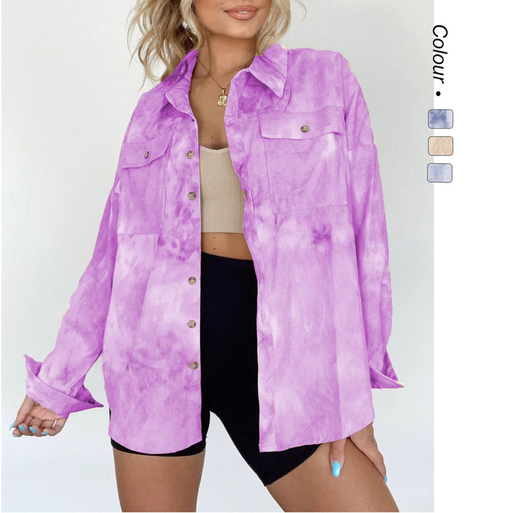 Kvinnors Oversize Denim Skjortjacka i Trendig Tie-Dye Design Mirla-Eva Jonsson