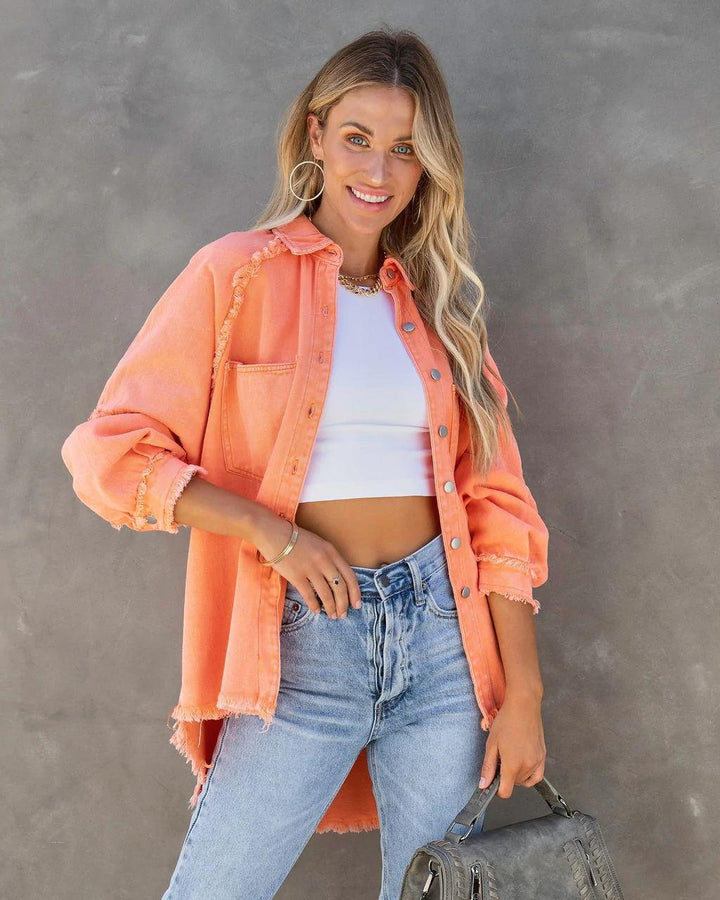 Kvinnors Oversized Denim Skjorta Jacka med Frayed Detalj Mirla-Eva Jonsson
