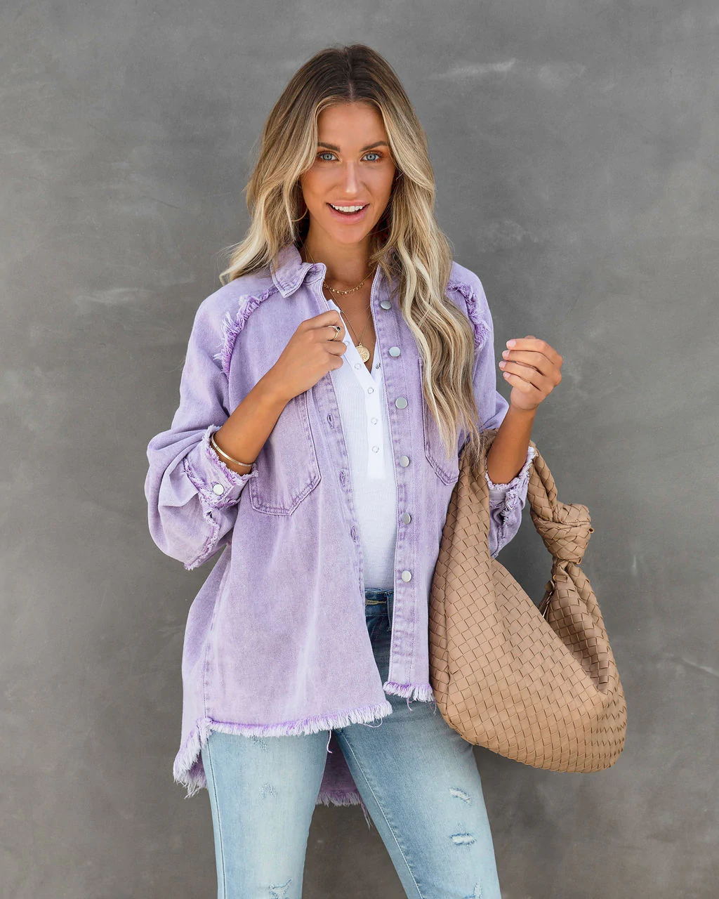 Kvinnors Oversized Denim Skjorta Jacka med Frayed Detalj Mirla-Eva Jonsson