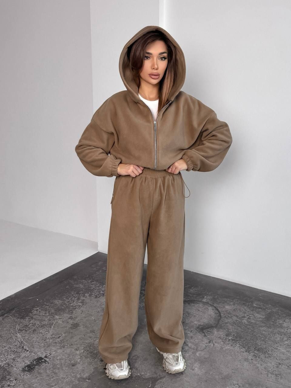 Kvinnors Oversized Fleece Träningsoverall med Huva och Vida Ben Mirla-Eva Jonsson