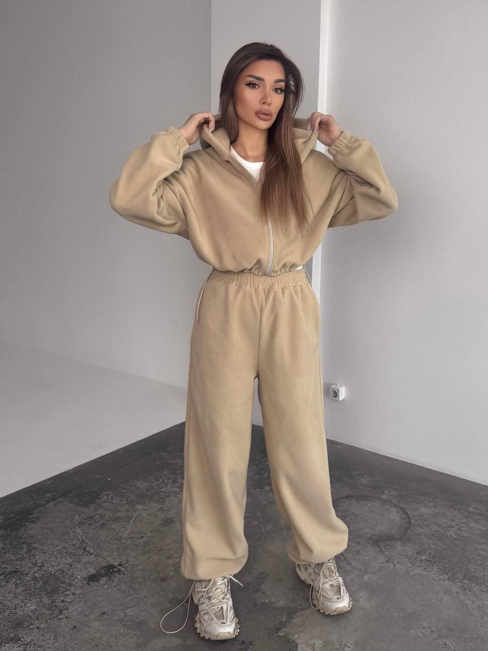 Kvinnors Oversized Fleece Träningsoverall med Huva och Vida Ben Mirla-Eva Jonsson