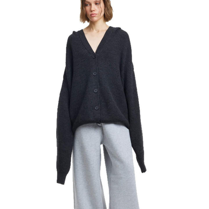 Kvinnors Oversized Hoodie med Huva och Knappdetaljer Mirla-Eva Jonsson