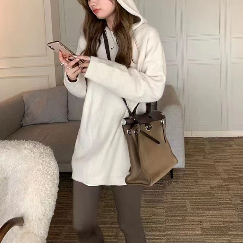 Kvinnors Oversized Hoodie med en avslappnad passform och praktiska fickor Mirla-Eva Jonsson